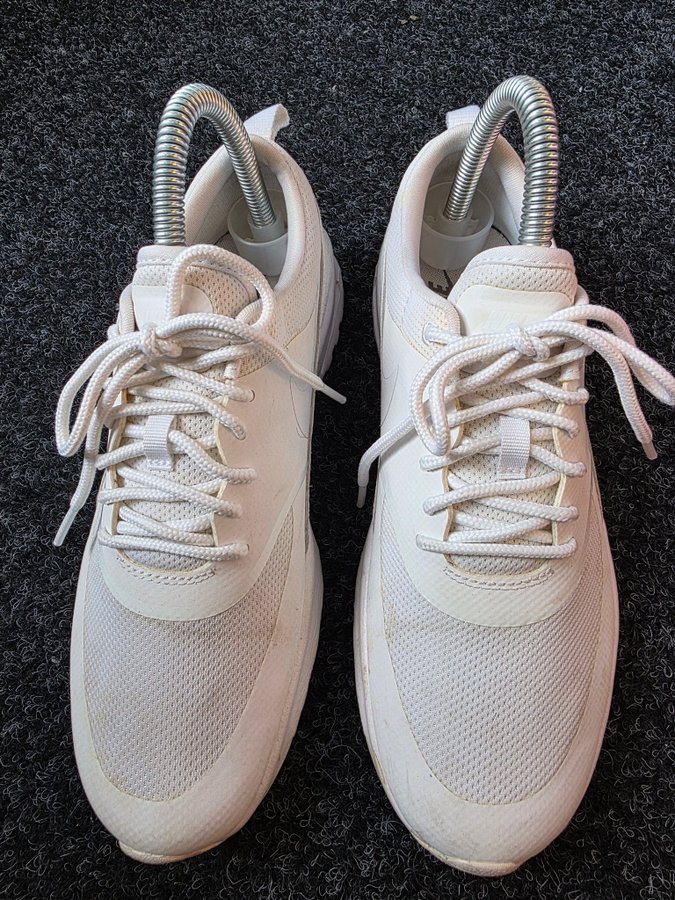 Se produkter som liknar Nike Sneakers, Vit på Tradera (689861526)