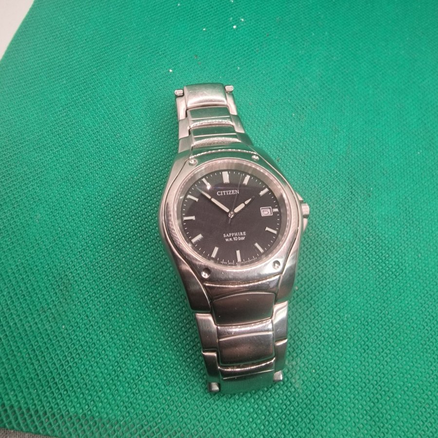 Se produkter som liknar Citizen Sapphire WR 10 bar på Tradera