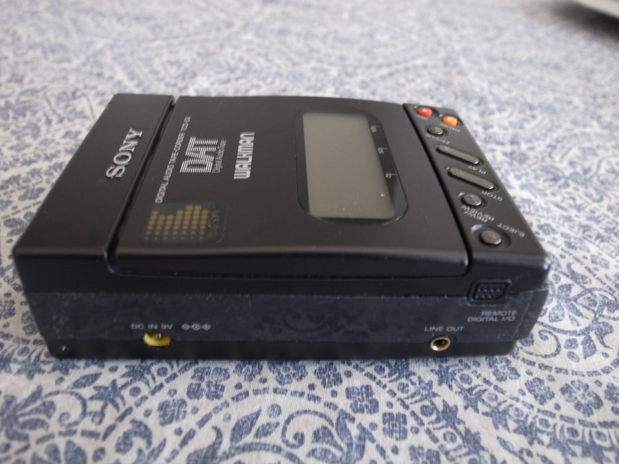 ポータブルプレーヤー SONY Audio Tape-Corder TCD-D3 Sony TCD-D3 Portable Digital Audio Tape (DAT) Recorder/Player