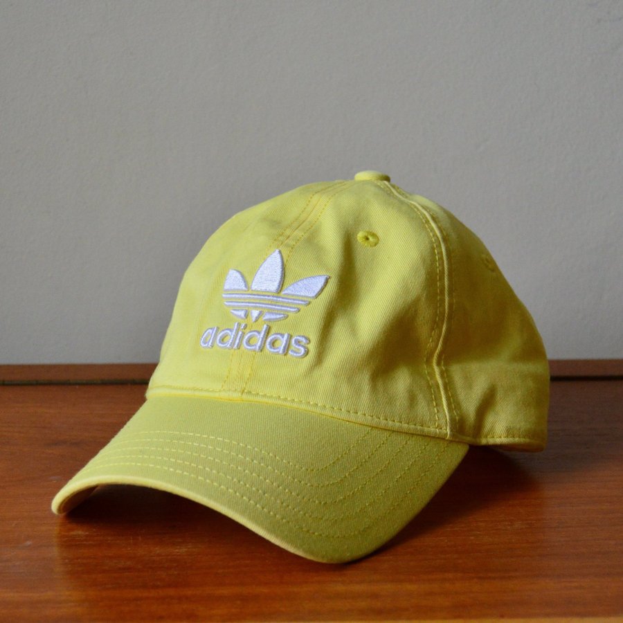 Adidas trefoil keps hotsell
