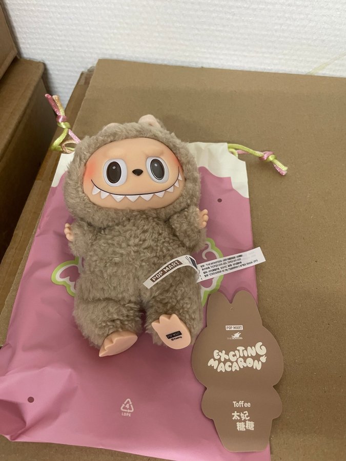 Se produkter som liknar POP MART Labubu The Monsters .. på