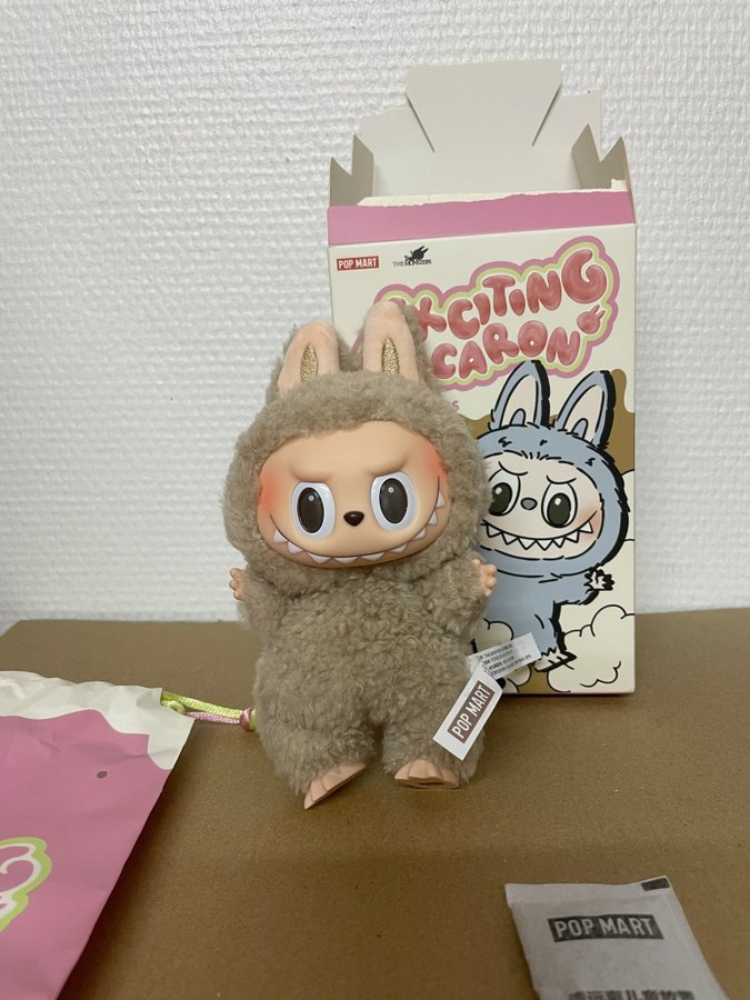 Se produkter som liknar POP MART Labubu The Monsters .. på