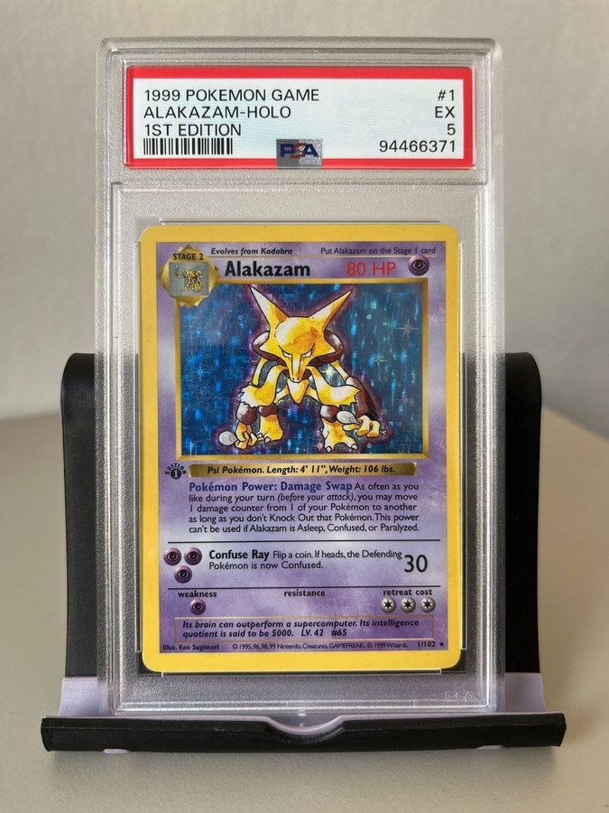 1999 Alakazam #1 (1st Edition) - B.. | Kp frn VaultIQ p Tradera  (727398692)