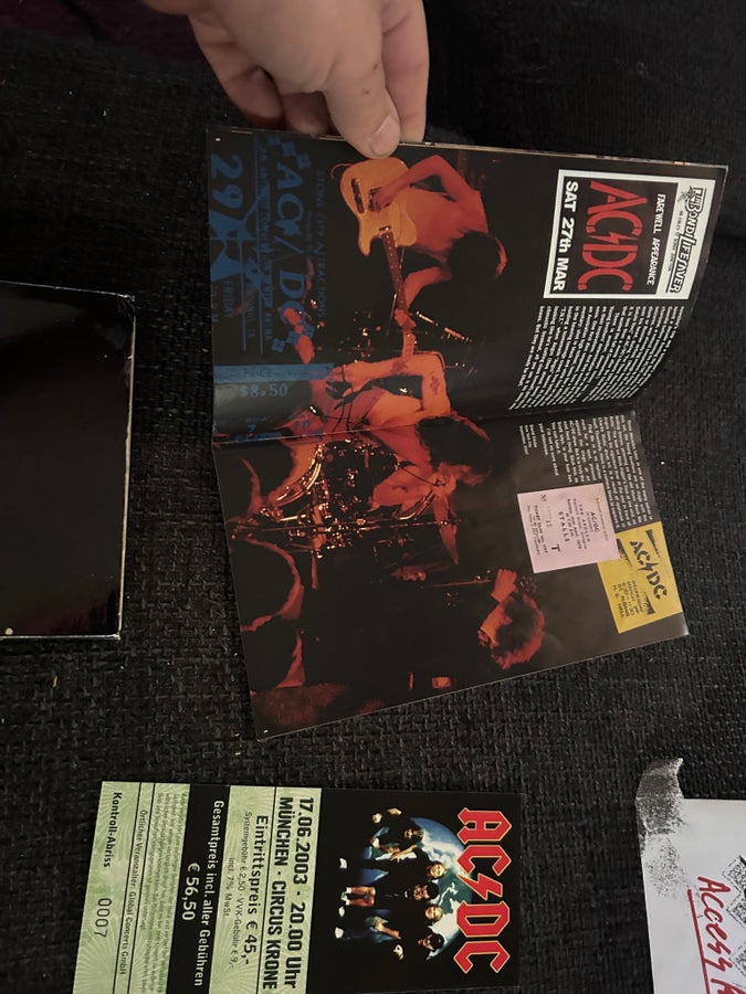 AC/DC Plug Me In Collector's Edition 3 DVD Set | Köp på Tradera
