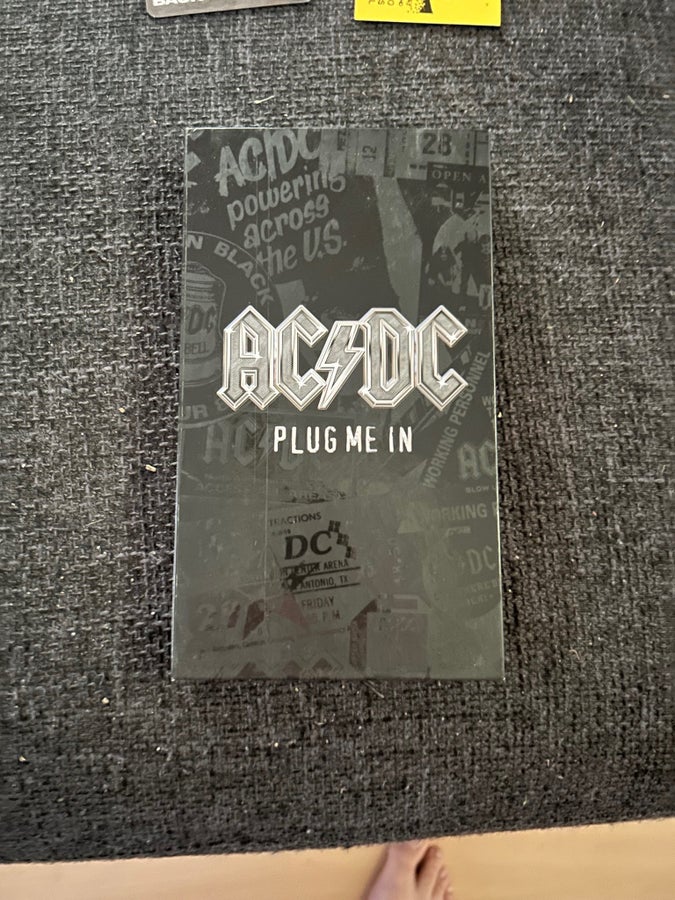 AC/DC Plug Me In Collector's Edition 3 DVD Set | Köp på Tradera