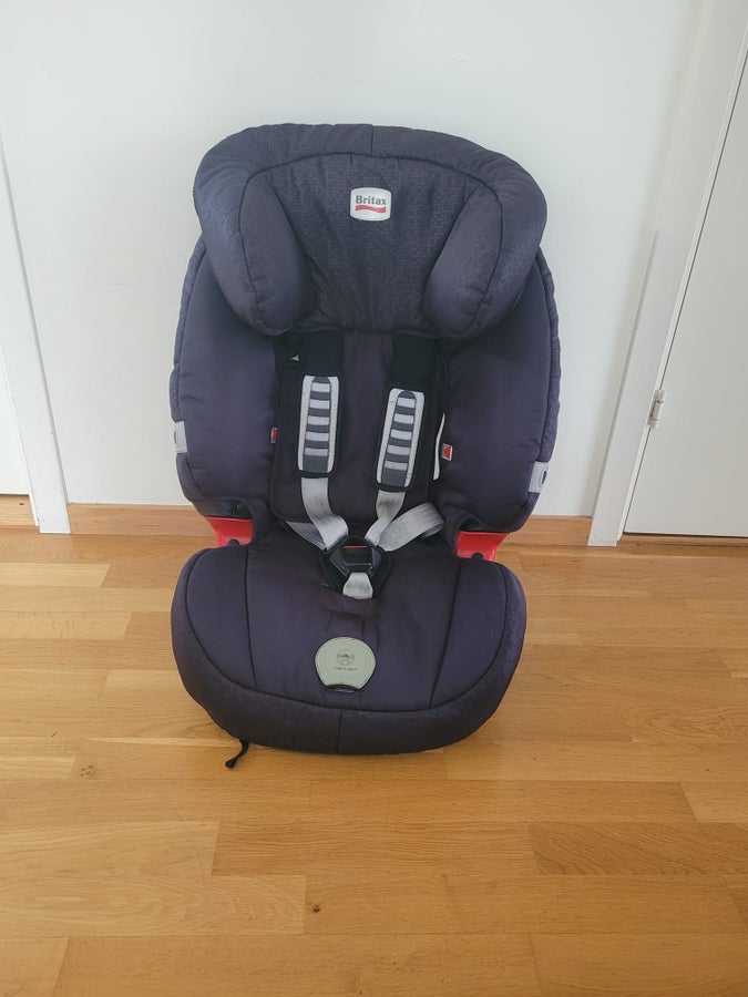 maxi-cosi infant car seat Mico Luxe+ black white hair on backpack Shade canopy provides UPF Specialized Tactic Mountain Bike Option 1:XL