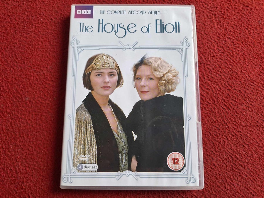 Se produkter som liknar THE HOUSE OF ELIOTT SERIES 2 .. på Tradera