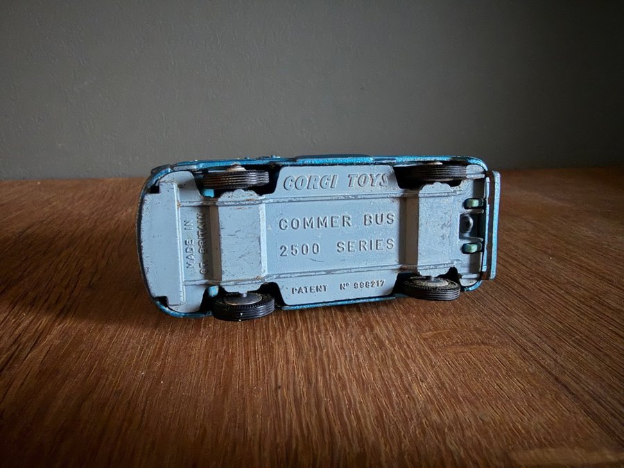 Corgi toys Commer bus 2500 series modellbil | Köp på Tradera