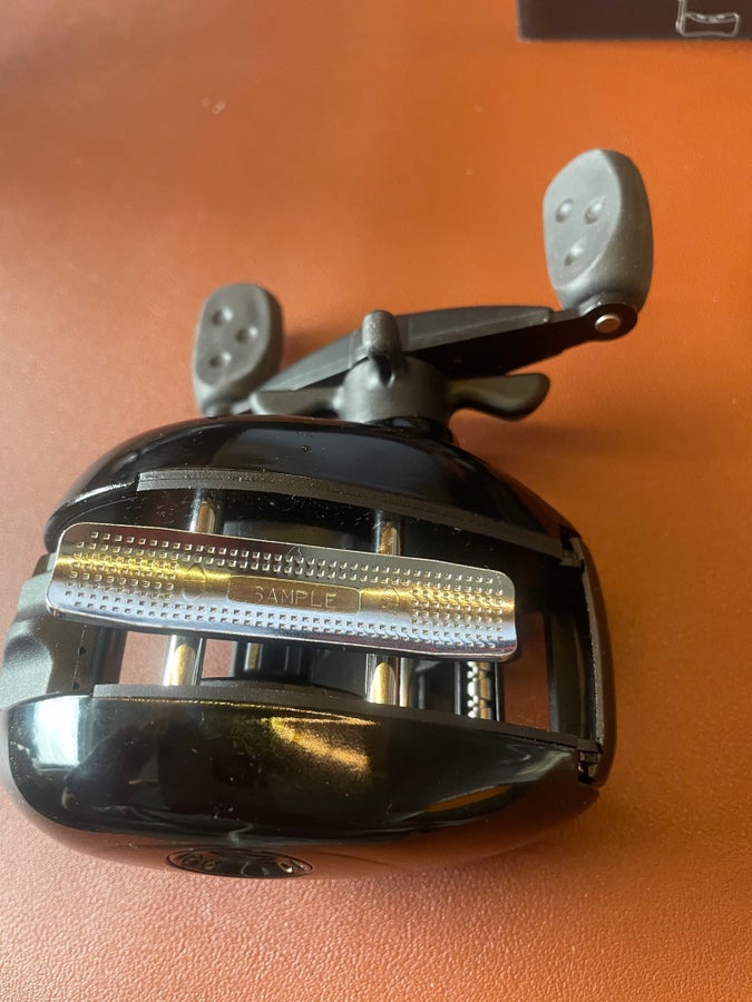 +baitcasting +reel Lew's KVD Elite Baitcast Reel - Right