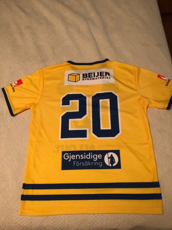 Se produkter som liknar SVERIGEtröja på Tradera (587835166)