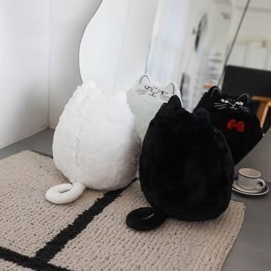 Se produkter som liknar Lisa Larson vit kat kudde på Tradera