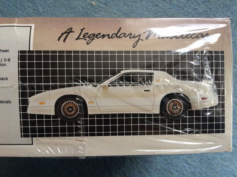 AMT Firebird GTA 1989 1:25　USA AMT ERTL 1989 Pontiac Firebird GTA Scale 1:25 Model Kit