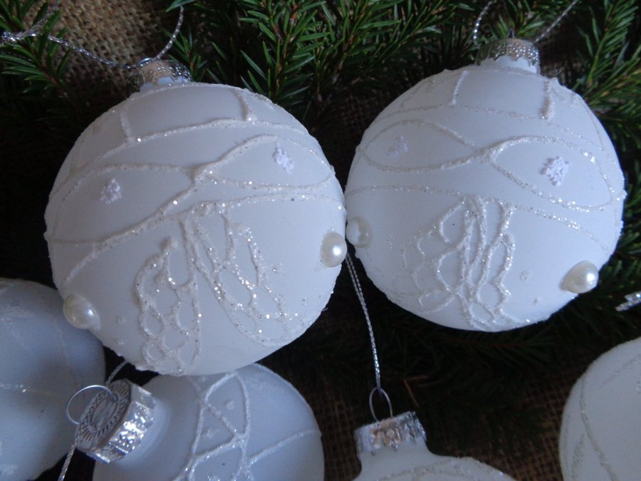 Se produkter som liknar 7 fina julkulor i glas med fi.. på Tradera