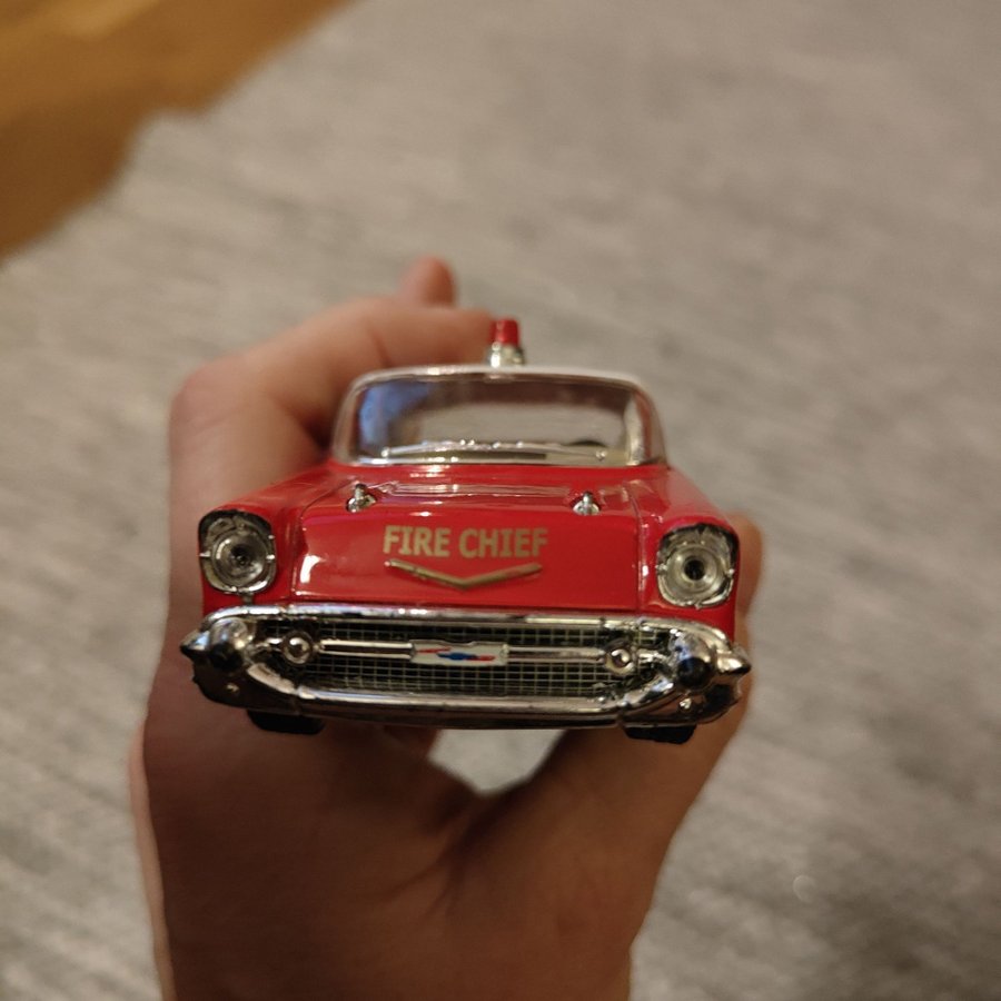 5 Kinsmart 1957 Chevrolet Bel Air Fire Chief 1:40 Modèle
