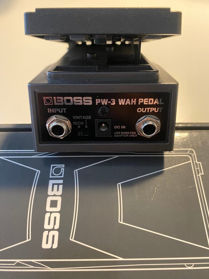 Se produkter som liknar BOSS PW-3 Wah Pedal på Tradera (728339054)