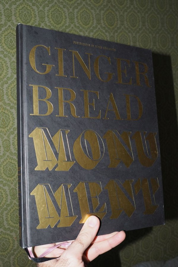 Se produkter som liknar Gingerbread monument Klara Kä.. på Tradera