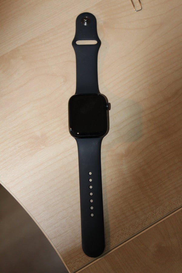 Se produkter som liknar Apple Watch Serie 7 e.sim på Tradera (542106007)