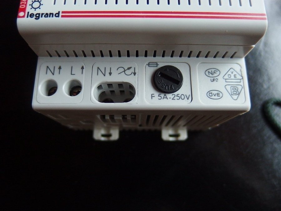 impulsrelä/dimmer Legrand 03664 1000W 230V Köp på Tradera (616210554)