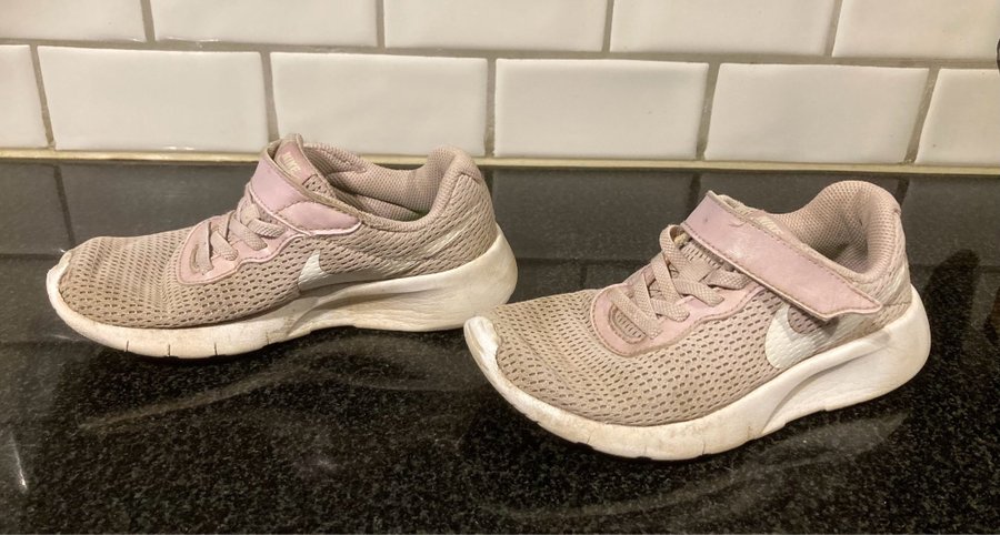 nike revolution 4 flyease pink