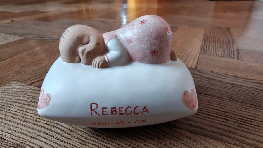 Se produkter som liknar LISA LARSON. Figurin, stengod.. på Tradera