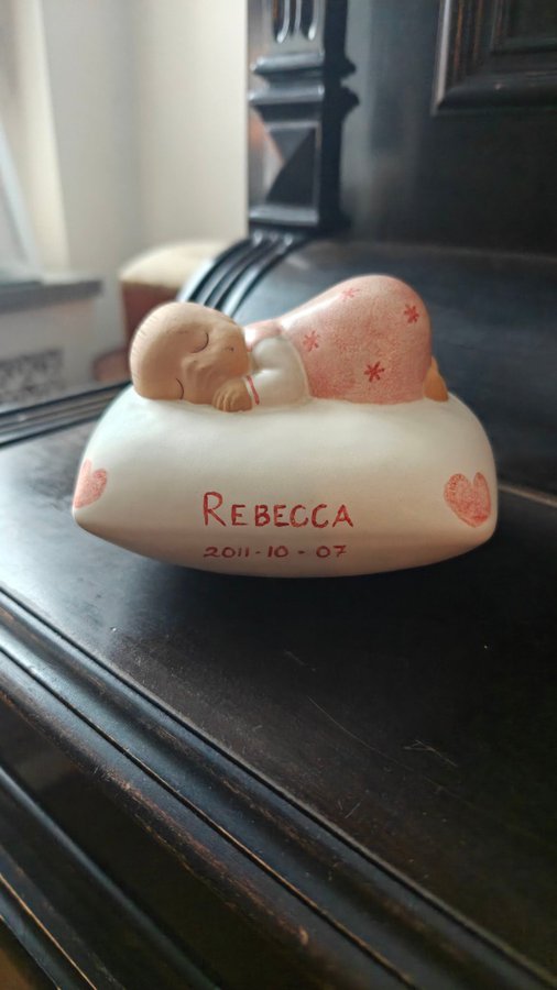 Se produkter som liknar LISA LARSON. Figurin, stengod.. på Tradera