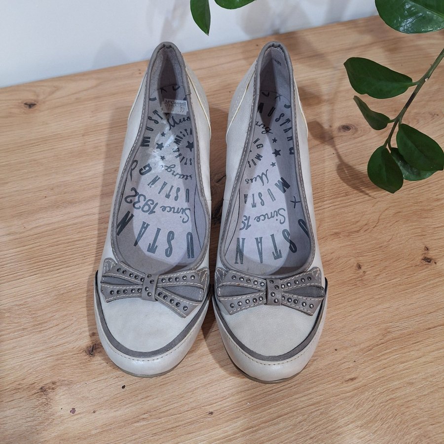 Mustang Pumps, Vit, EUR 38 Köp på Tradera (688283156)