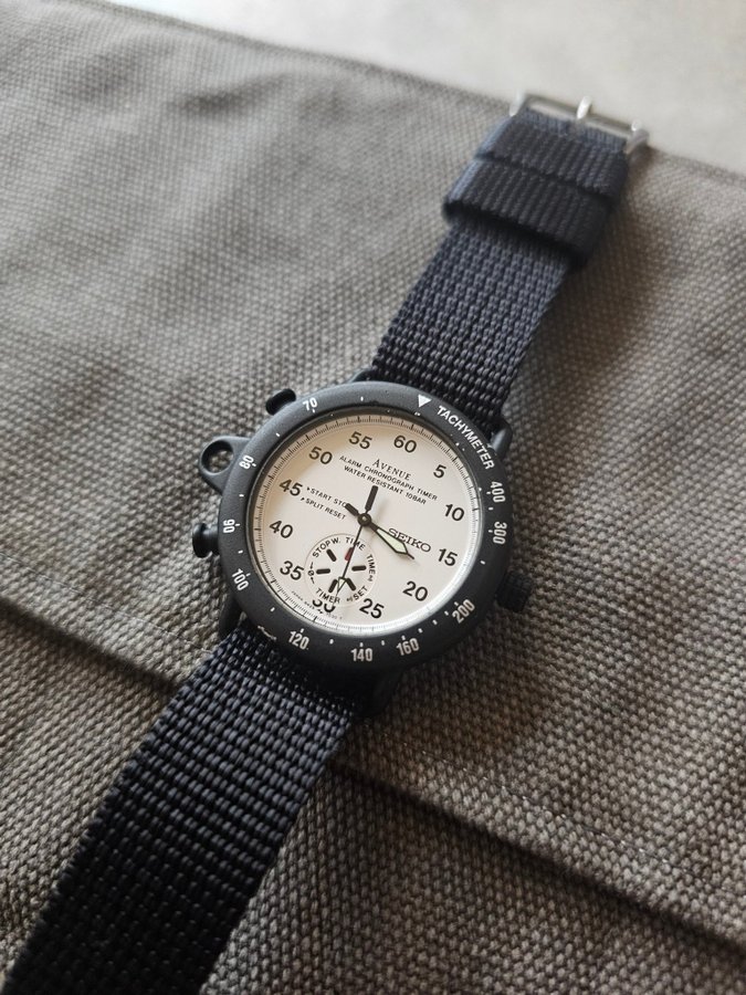 Seiko Avenue 8m26-7030 