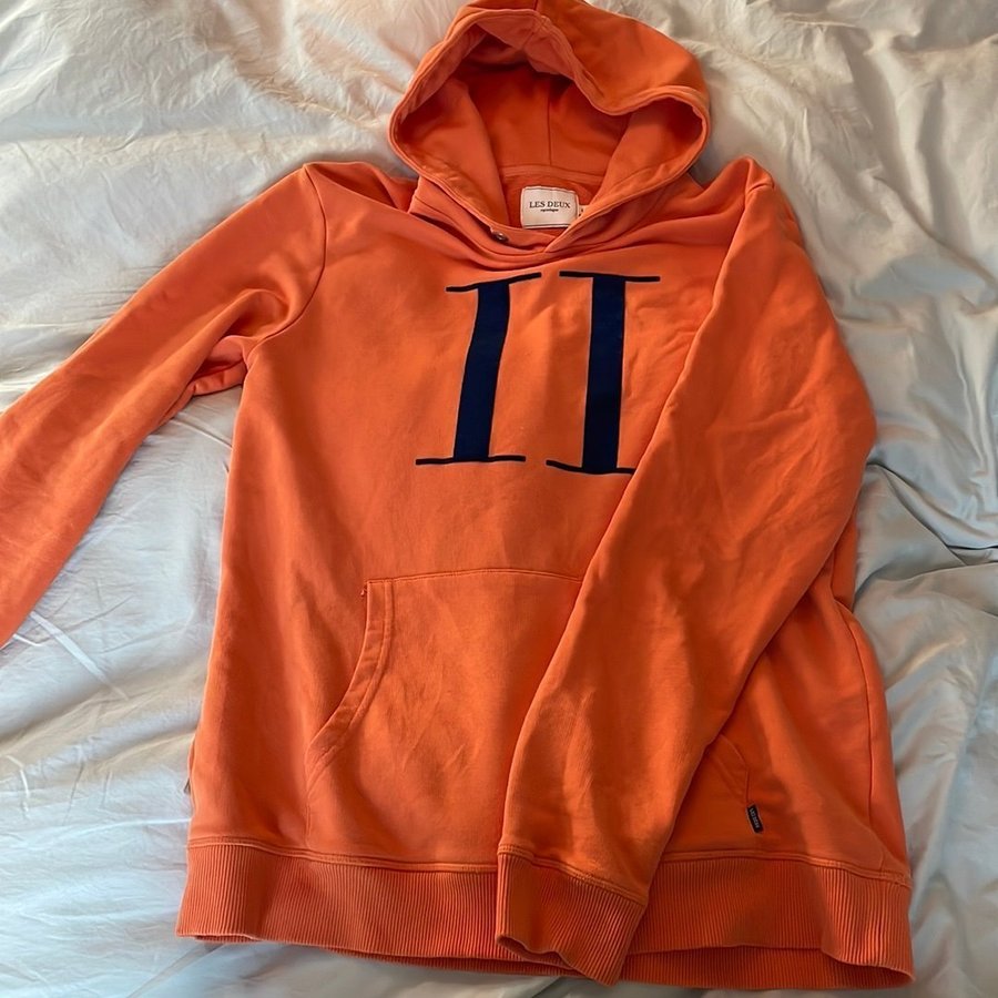 Se produkter som liknar Les Deux orange hoodie, på Tradera