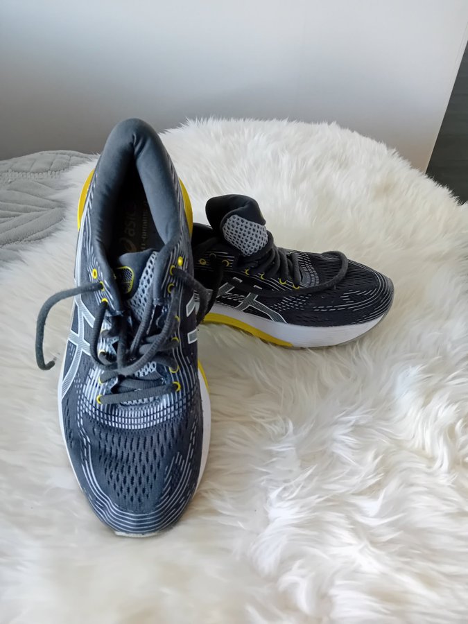 Asics nimbus 21 39 5 hot sale