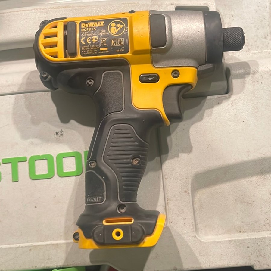 DeWALT DCF 815. Slagskruvdragare naken ppskick