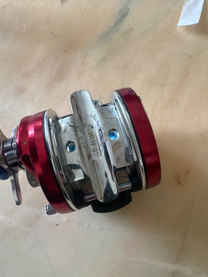 abu garcia ambassadeur 6000 reel Red RH Each reel is constructed ABU Garcia 652, 653, 40L Capacity With Cooler Hand:Right