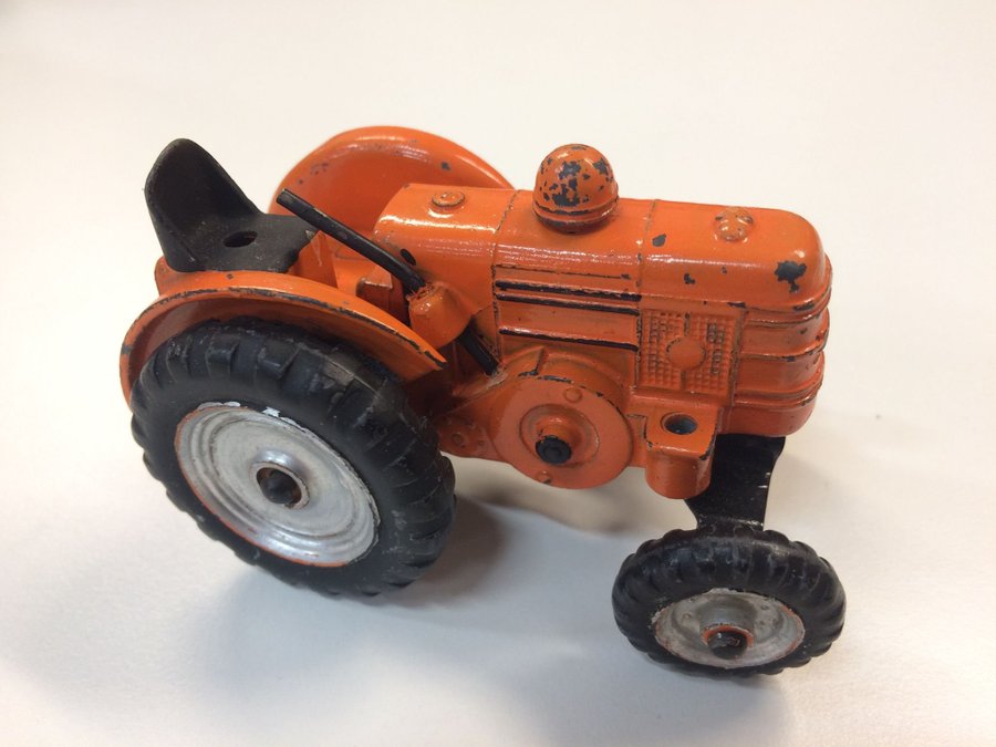 Se produkter som liknar Dinky Toys 301 Field Marshall på Tradera