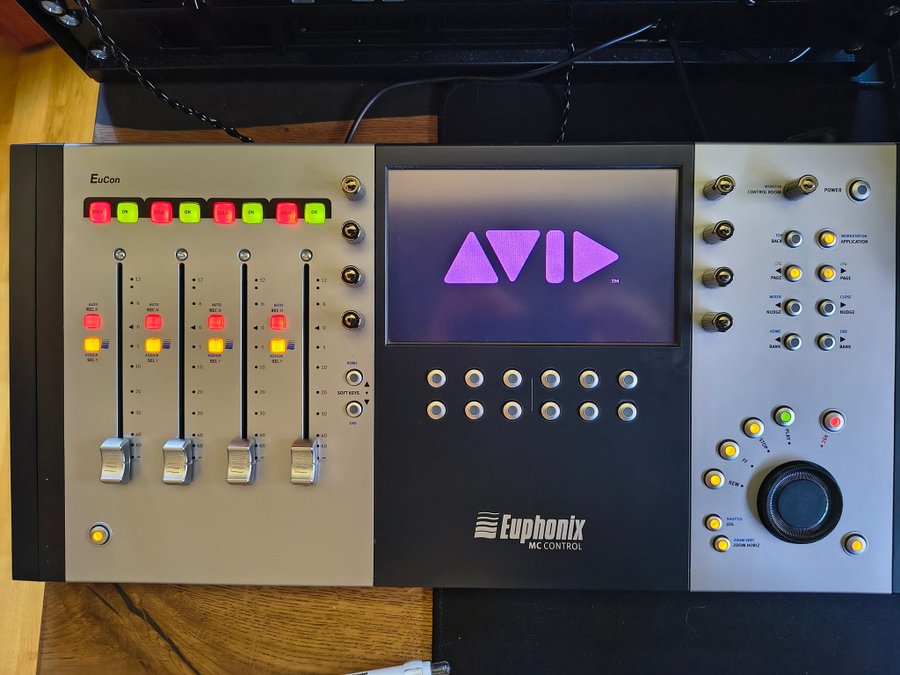 Avid artist Control(Mc Control)最終値下げ Avid Artist Control ⋆ CUE Sale