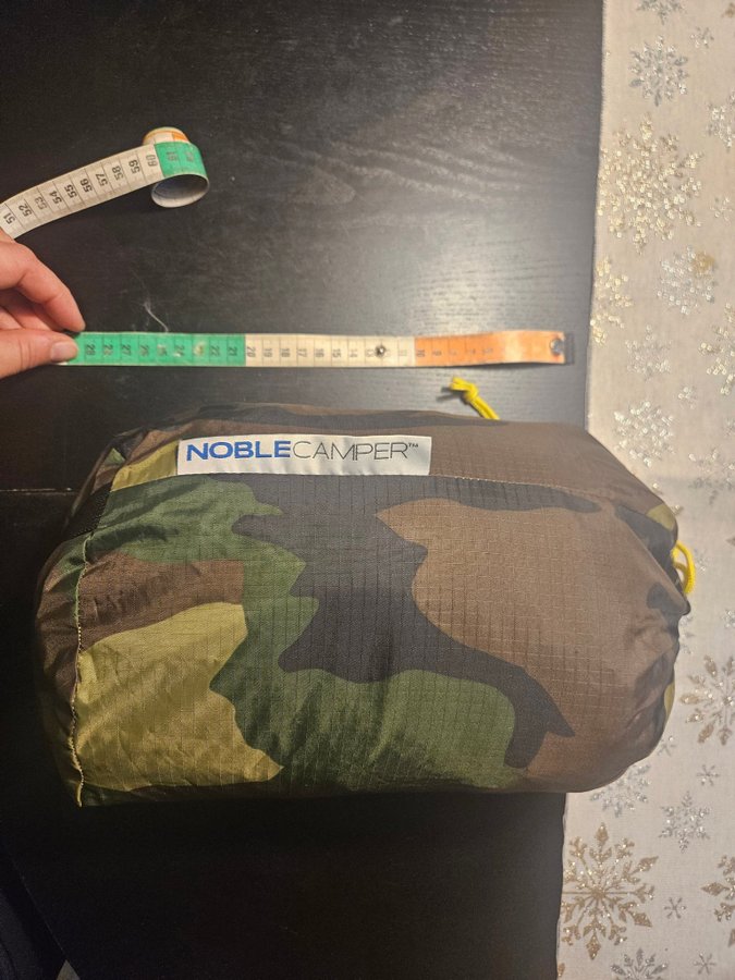 Noblecamper kamouflage camping sovsack till hund