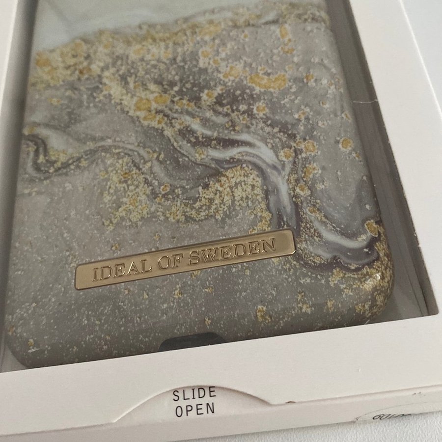 Se produkter som liknar iDeal of Sweden iPhone 11 på Tradera