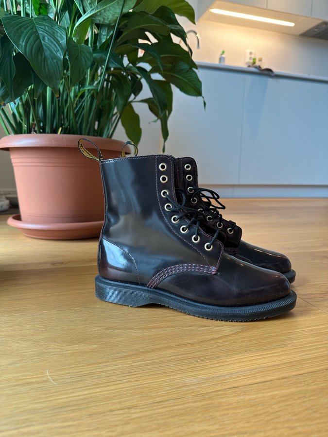 Dr. Martens 1460 Elsham Cherry Red storlek 38