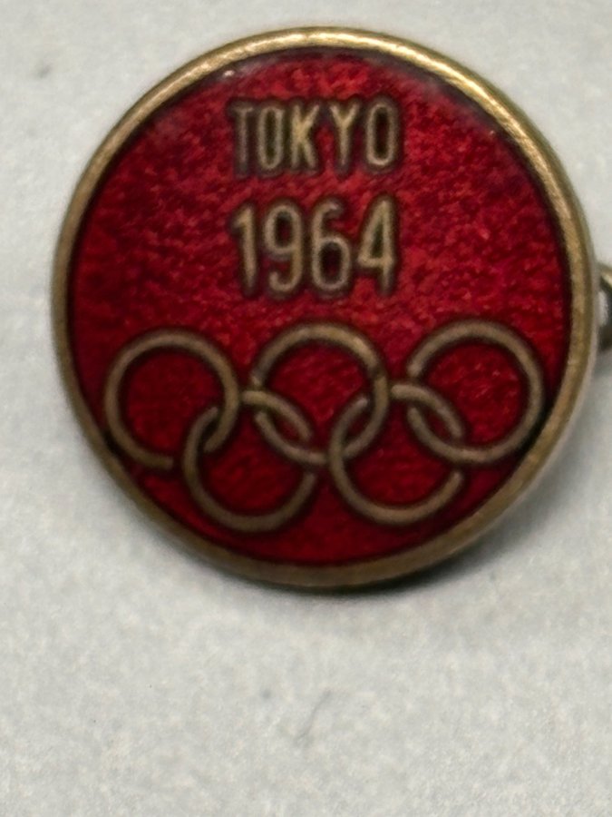 PIN'S BADGE RELAIS De La Flamme Des Jeux Olympiques De Barcelone 388895016144