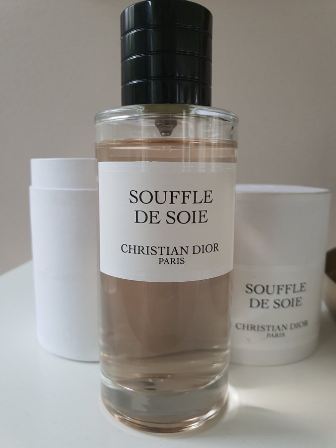 クリスチャン・ディオール Souffle de Soie 香水 Souffle de Soie Fragrance: The Fragrance Akin to a Silky Caress