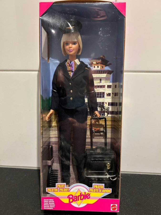 Barbie Piloto 1999 Barbie 1999 Airline Pilot Editorial Stock Photo