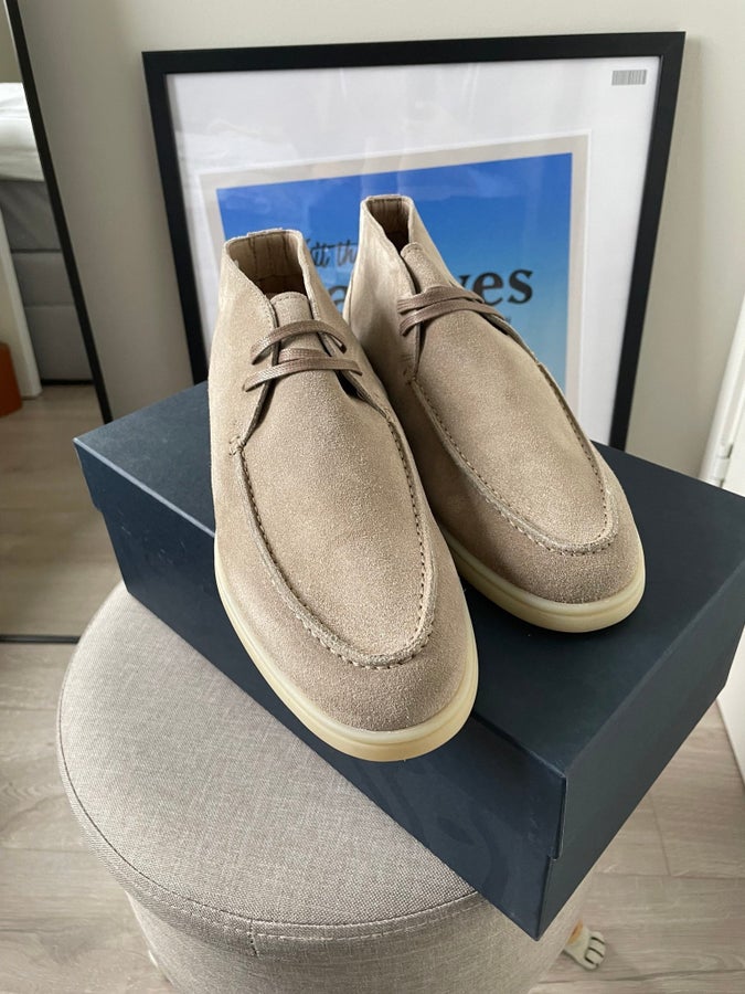 New Suitsupply taupe suede chukka boots, size U.. | Köp på  display picture 2