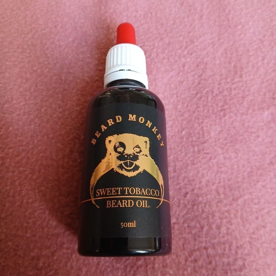 does putting tobacco on a bee sting help do you put tobacco on a wasp sting OUCH!  For most of us, bee stings mean  a painful bump and some swelling that can easily be treated at home. But,  there are some signs to watch out for that