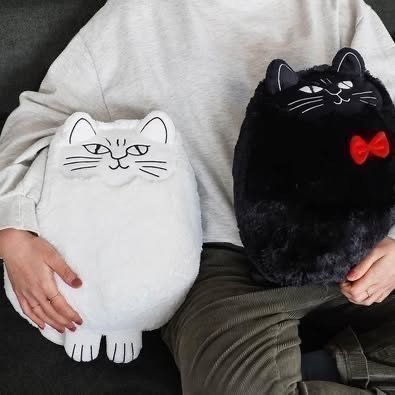 Se produkter som liknar Lisa Larson vit kat kudde på Tradera