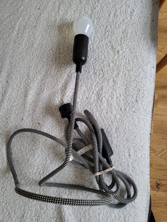 Se produkter som liknar Cord Lamp mini Design House S.. på Tradera