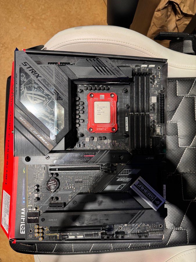 Core i7 12700K + ASUS ROG STRIX Z690-F Gaming W.. | Köp på Tradera