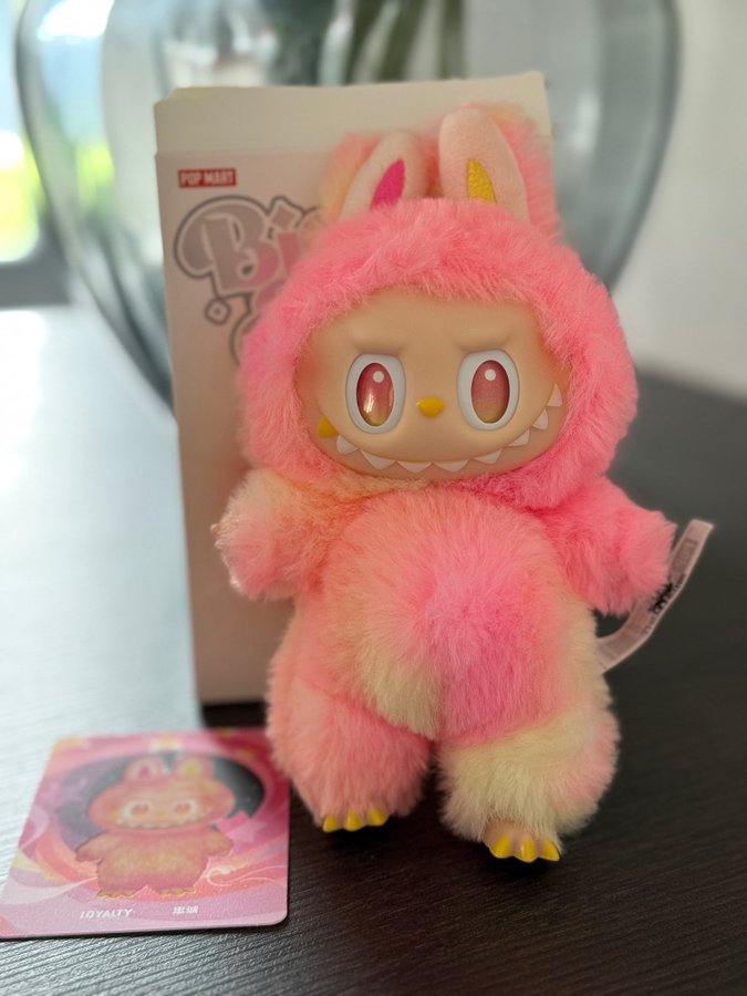 THE MONSTERS Big into Energy LOYALTY Pop Mart Labubu Big