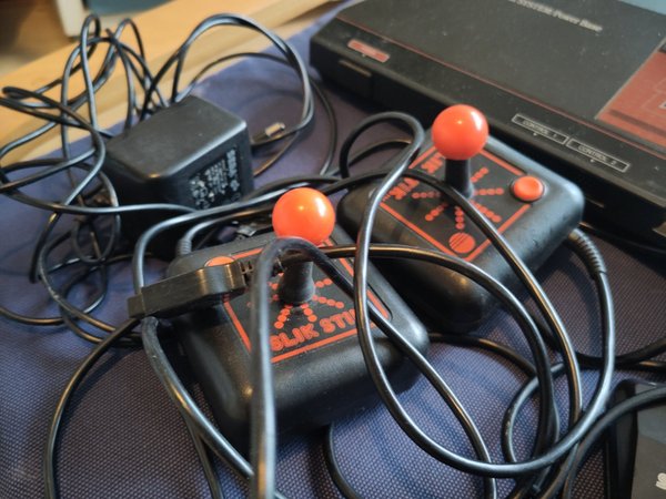 Se produkter som liknar Sega Master System med 3 st j.. på Tradera ...