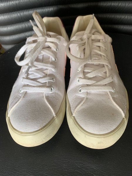 veja esplar se white petale berry