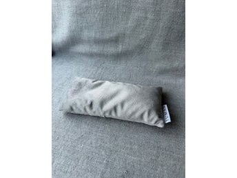 Grå Ögonkudde - Fylld med