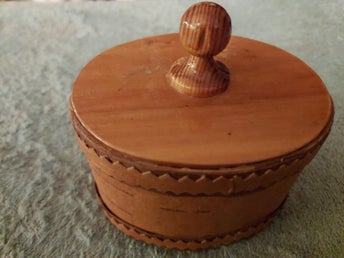 Svepask i Tampad Näver Lock av Trä Oval 8 cmx 10 cm Höjd utan Lock 6 cm