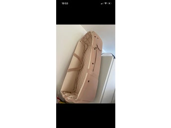 Babynest i beige rosa färg